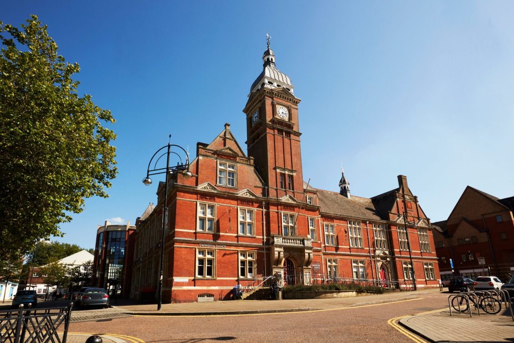 Retire in Swindon: Enjoying a vibrant community, natural beauty, and cultural delights